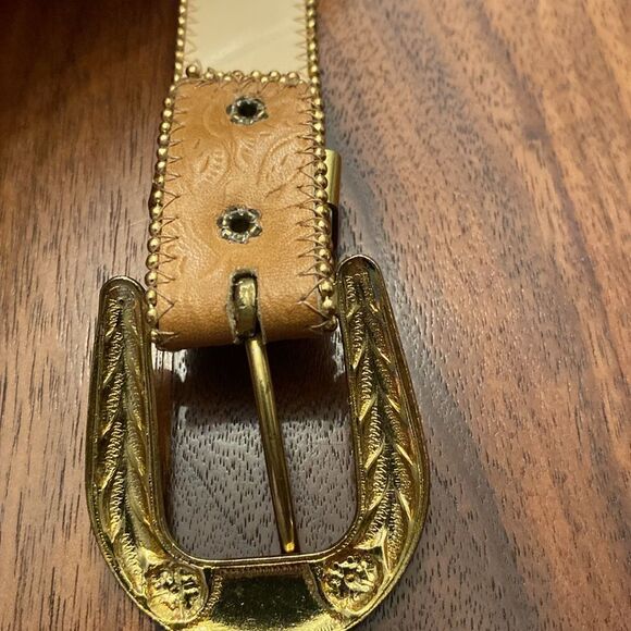 Tan and gold Floral Studded tone belt and buckle size 31” - Picture 6 of 7